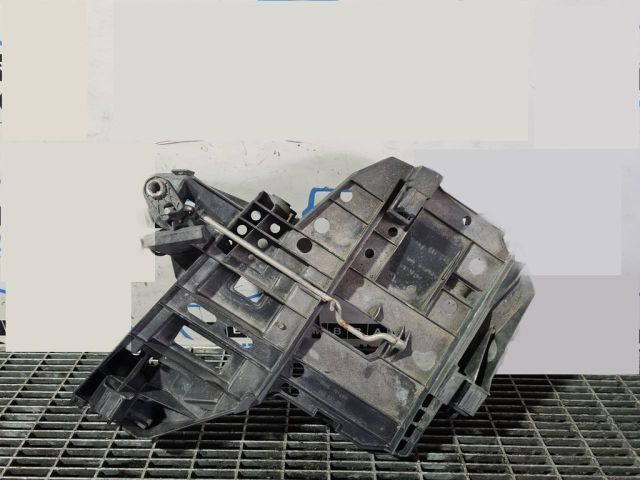 bontott PORSCHE CAYENNE Bal Fényszóró Tartó