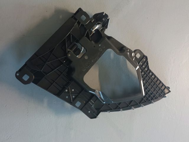 bontott PORSCHE CAYENNE Bal Fényszóró Tartó