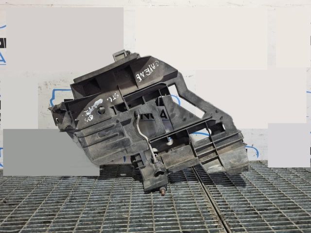 bontott PORSCHE CAYENNE Bal Fényszóró Tartó