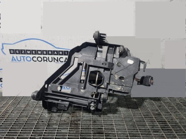 bontott PORSCHE CAYENNE Bal Fényszóró Tartó