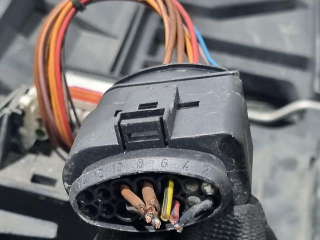 bontott PORSCHE CAYENNE Bal Fényszóró Tartó