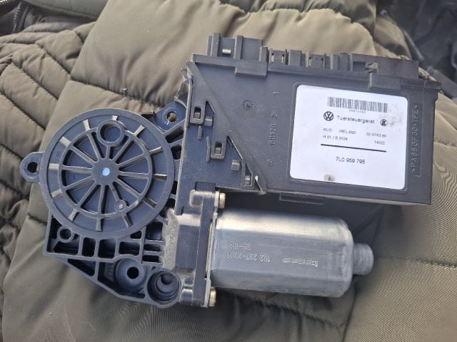 bontott PORSCHE CAYENNE Bal hátsó Ablakemelő Motor