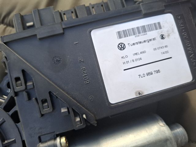 bontott PORSCHE CAYENNE Bal hátsó Ablakemelő Motor