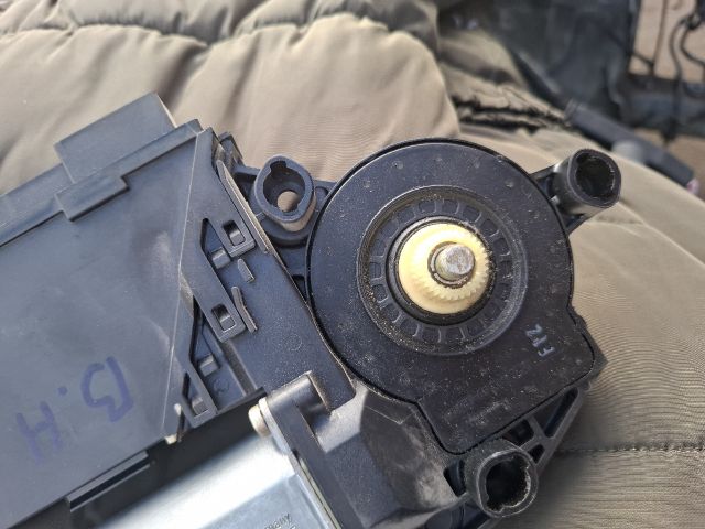 bontott PORSCHE CAYENNE Bal hátsó Ablakemelő Motor