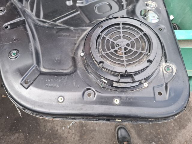 bontott PORSCHE CAYENNE Bal hátsó Ajtó (Üres lemez)