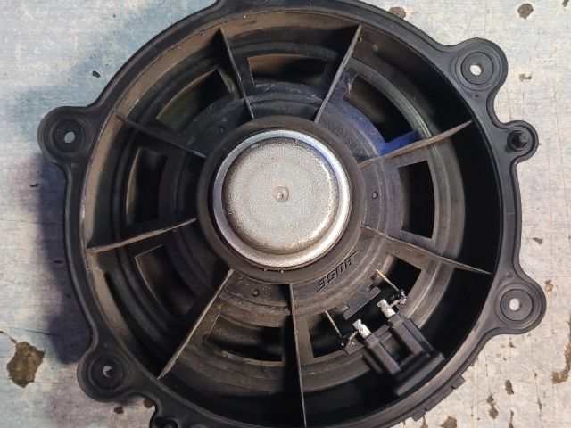 bontott PORSCHE CAYENNE Bal hátsó Hangszóró