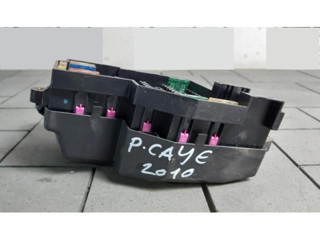 bontott PORSCHE CAYENNE Biztosítéktábla Csomagtér