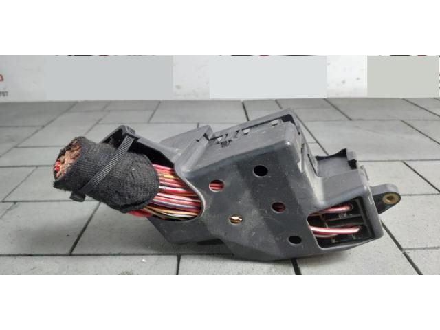 bontott PORSCHE CAYENNE Biztosítéktábla Utastér