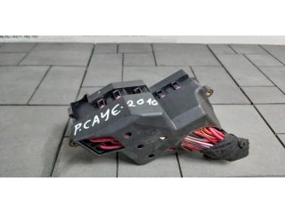 bontott PORSCHE CAYENNE Biztosítéktábla Utastér