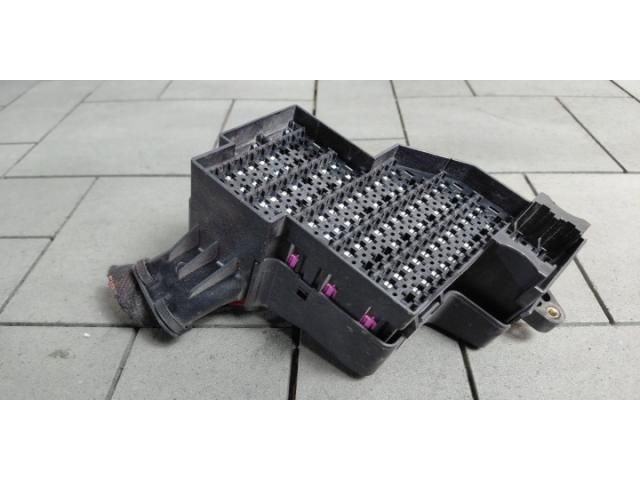 bontott PORSCHE CAYENNE Biztosítéktábla Utastér