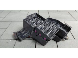 bontott PORSCHE CAYENNE Biztosítéktábla Utastér