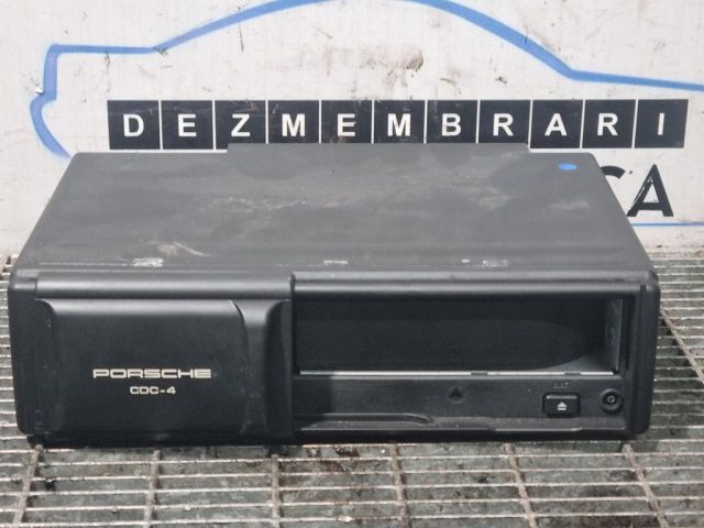 bontott PORSCHE CAYENNE CD / DVD Tár
