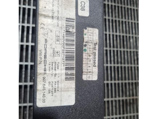 bontott PORSCHE CAYENNE CD / DVD Tár