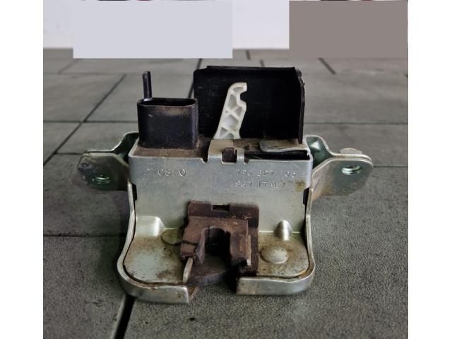 bontott PORSCHE CAYENNE Csomagtérajtó Zárszerkezet