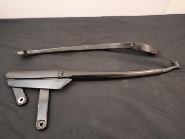 bontott PORSCHE CAYENNE Első Ablaktörlő Kar