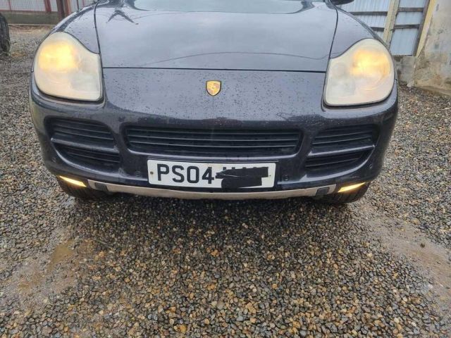 bontott PORSCHE CAYENNE Első Lökhárító (Üresen)