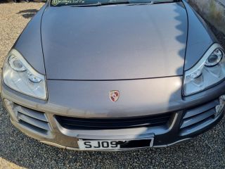 bontott PORSCHE CAYENNE Első Lökhárító (Üresen)