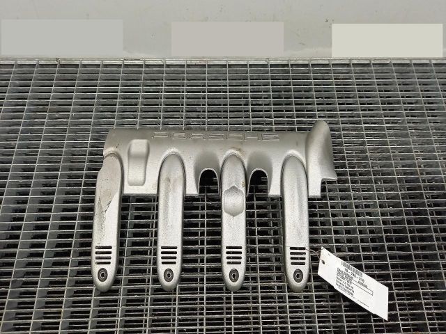 bontott PORSCHE CAYENNE Felső Hűtőburkolat