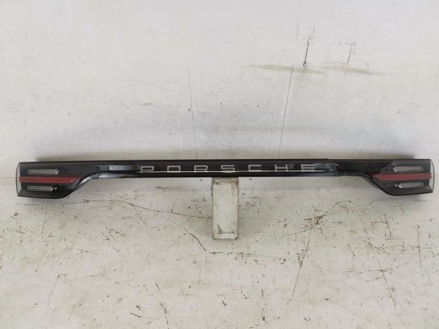 bontott PORSCHE CAYENNE Hátsó Lámpa Középső