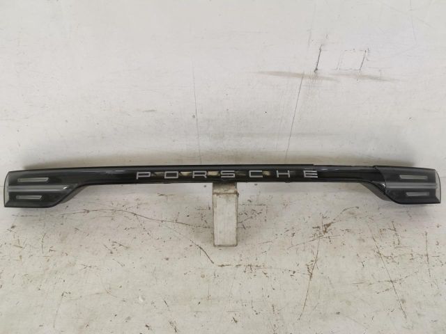 bontott PORSCHE CAYENNE Hátsó Lámpa Középső