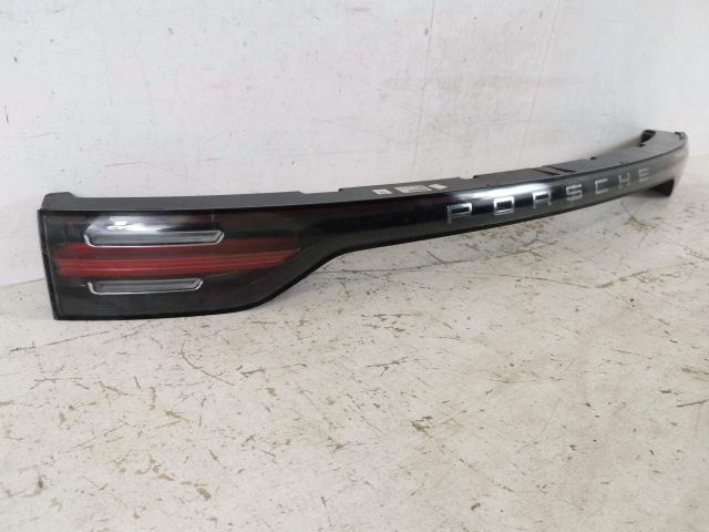 bontott PORSCHE CAYENNE Hátsó Lámpa Középső