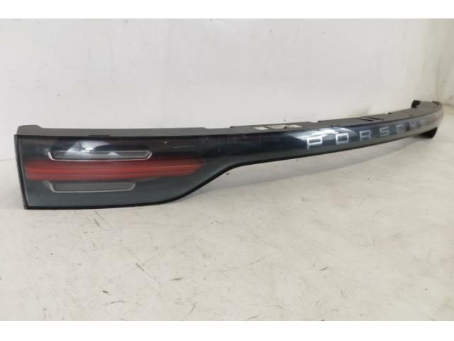 bontott PORSCHE CAYENNE Hátsó Lámpa Középső