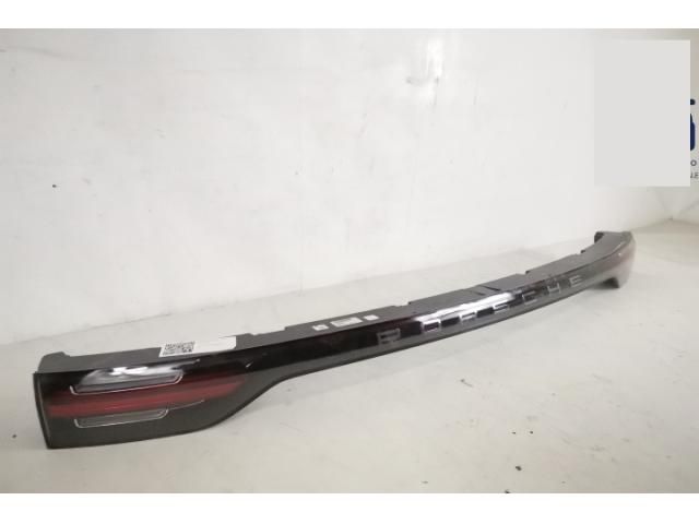 bontott PORSCHE CAYENNE Hátsó Lámpa Középső