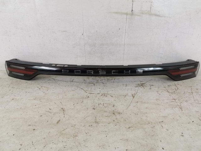 bontott PORSCHE CAYENNE Hátsó Lámpa Középső