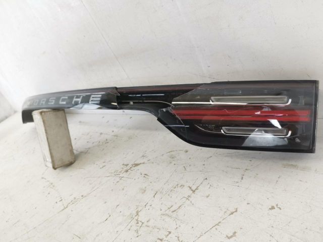 bontott PORSCHE CAYENNE Hátsó Lámpa Középső