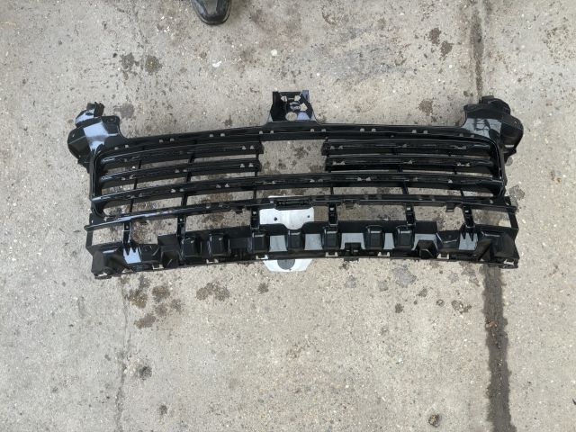 bontott PORSCHE CAYENNE Hűtőrács