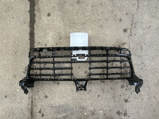 bontott PORSCHE CAYENNE Hűtőrács