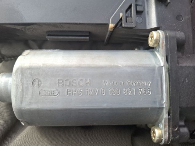 bontott PORSCHE CAYENNE Jobb első Ablakemelő Motor