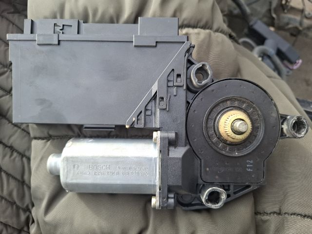 bontott PORSCHE CAYENNE Jobb első Ablakemelő Motor