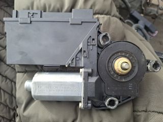 bontott PORSCHE CAYENNE Jobb első Ablakemelő Motor