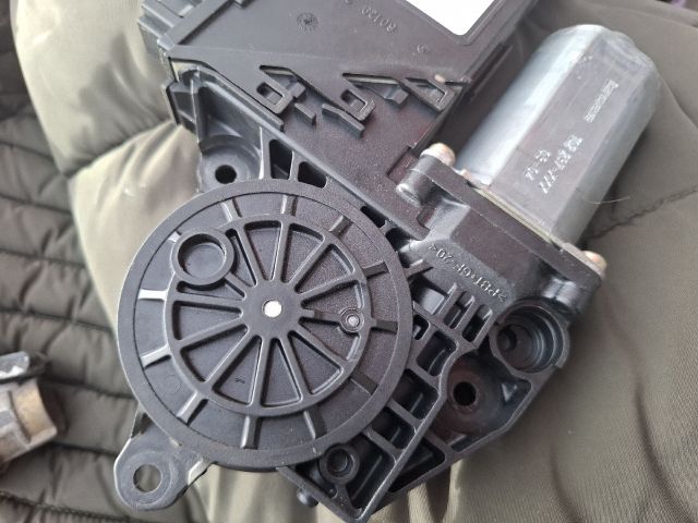 bontott PORSCHE CAYENNE Jobb első Ablakemelő Motor