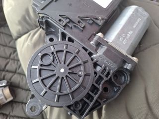 bontott PORSCHE CAYENNE Jobb első Ablakemelő Motor