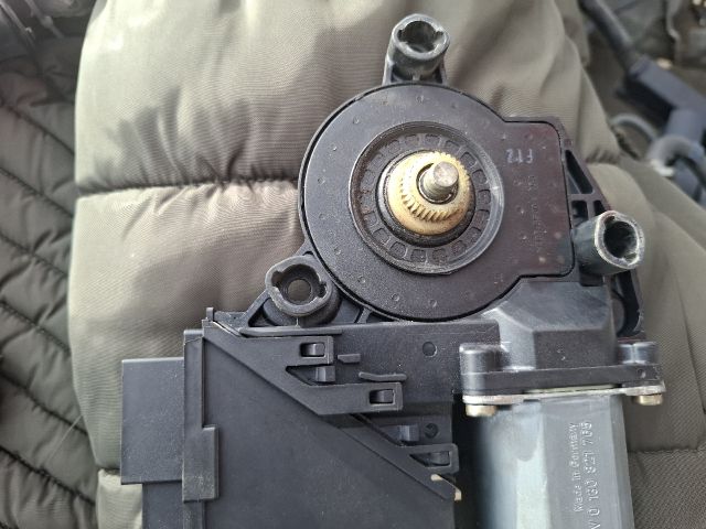 bontott PORSCHE CAYENNE Jobb első Ablakemelő Motor