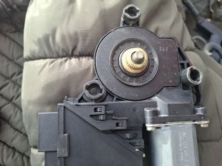 bontott PORSCHE CAYENNE Jobb első Ablakemelő Motor