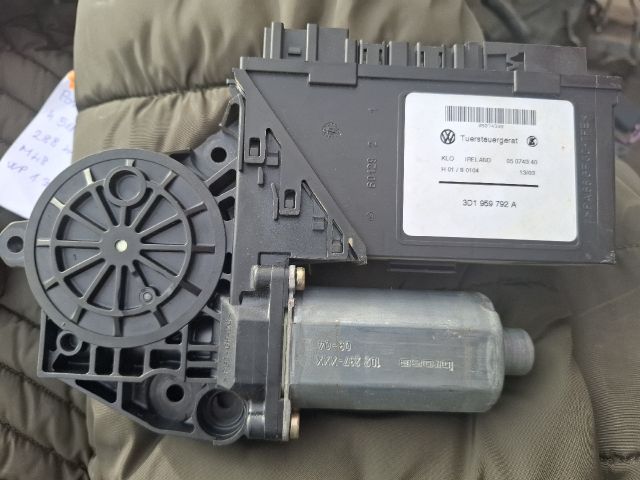 bontott PORSCHE CAYENNE Jobb első Ablakemelő Motor