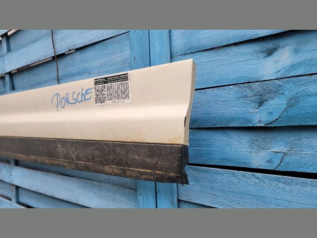 bontott PORSCHE CAYENNE Jobb első Ajtó Díszléc