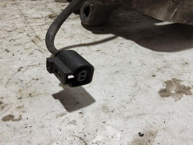 bontott PORSCHE CAYENNE Jobb első Féknyereg Munkahengerrel