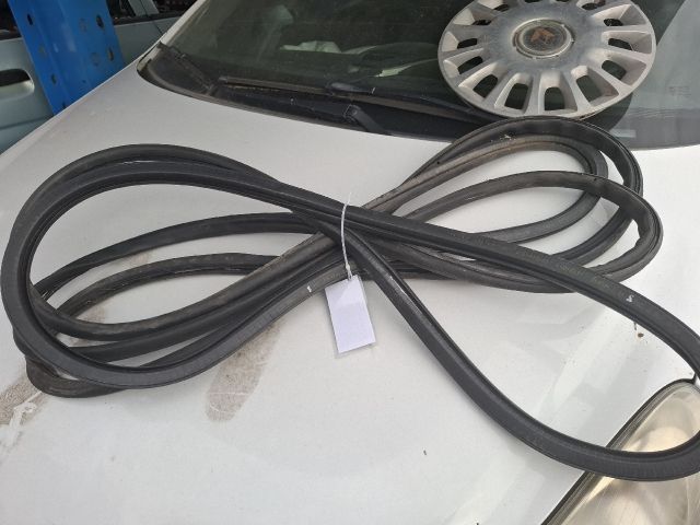 bontott PORSCHE CAYENNE Jobb első Gumikéder