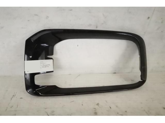 bontott PORSCHE CAYENNE Jobb első Lökhárító Díszléc