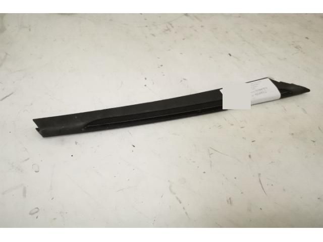 bontott PORSCHE CAYENNE Jobb első Lökhárító Díszléc