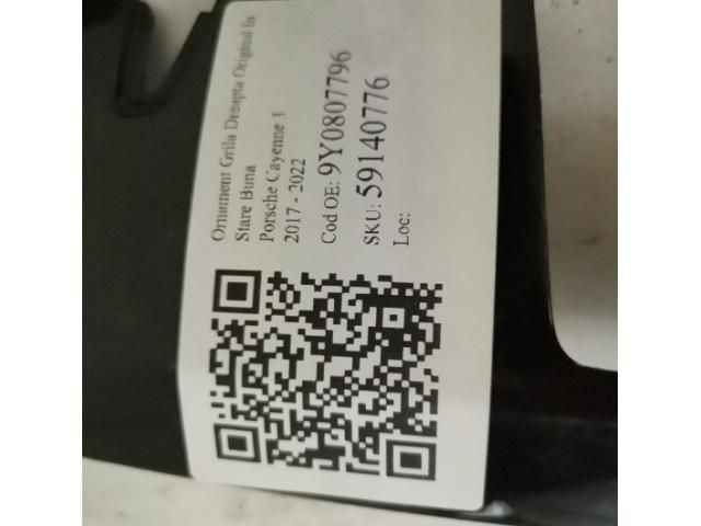 bontott PORSCHE CAYENNE Jobb első Lökhárító Díszléc