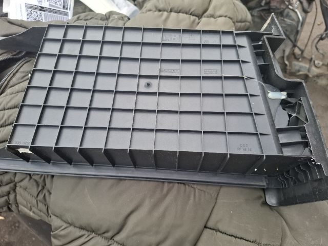 bontott PORSCHE CAYENNE Jobb első Tároló Rekesz