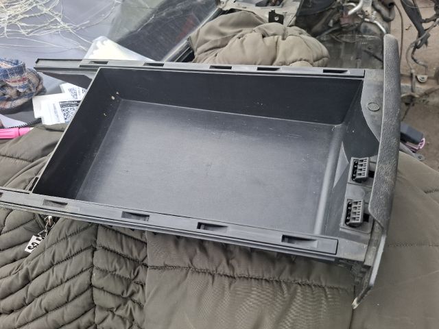 bontott PORSCHE CAYENNE Jobb első Tároló Rekesz