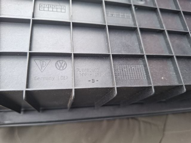 bontott PORSCHE CAYENNE Jobb első Tároló Rekesz