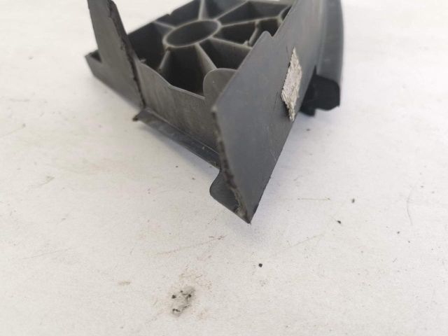 bontott PORSCHE CAYENNE Jobb Fényszóró Tartó