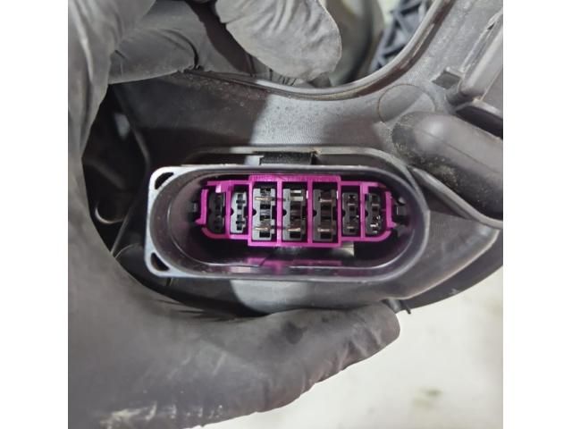 bontott PORSCHE CAYENNE Jobb Fényszóró